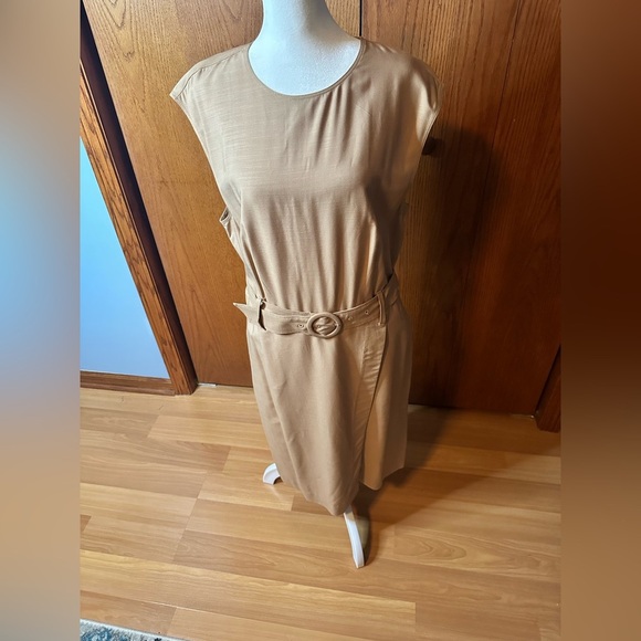 NWT Ann Taylor Sleeveless Sheath Belted Knee Length Wrap Dress Camel Size 10 - Picture 1 of 14
